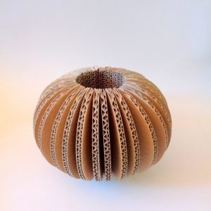 Vase en lamelles de carton – Image 2