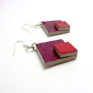 Boucles d'oreille en carton - petit losange - Bordeaux/Rouge carmin - argent 925 – Image 2