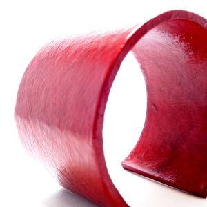 Bracelet manchette en carton - Rouge carmin – Image 3