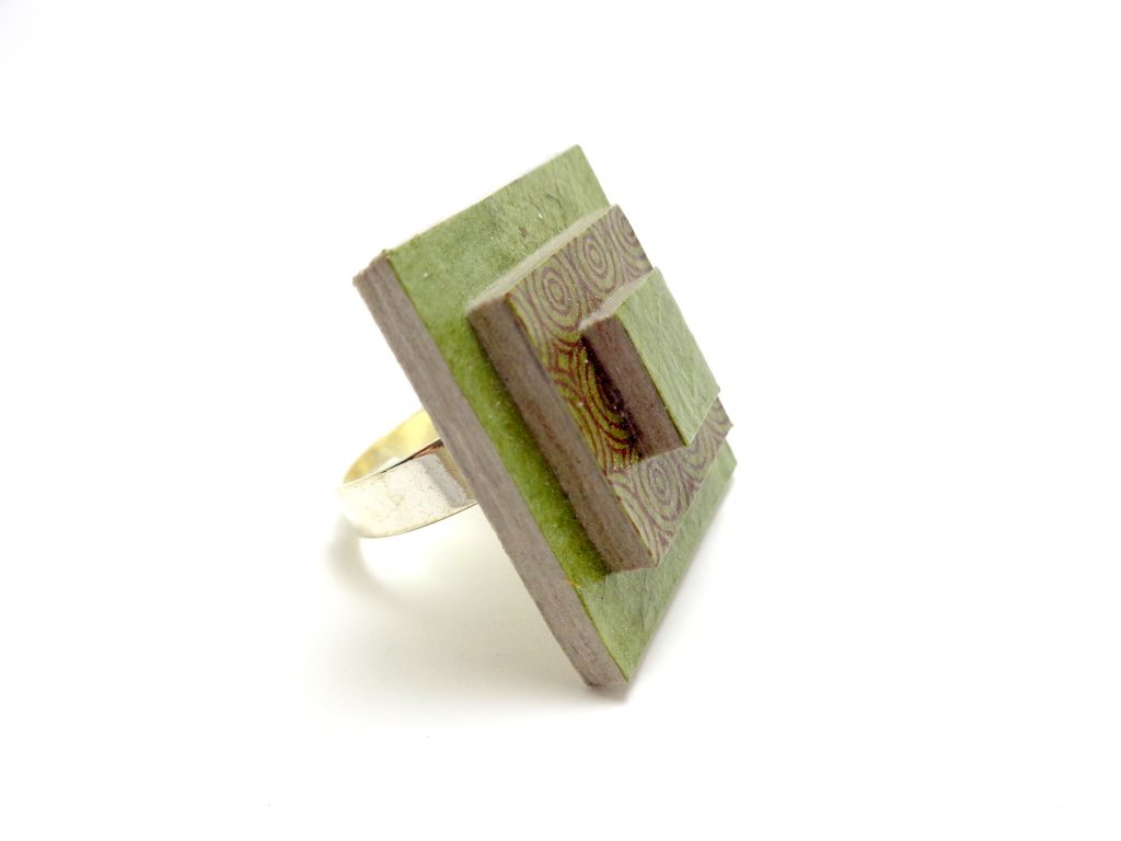 Bague carrée en carton - Vert olive/Ronds Verts
