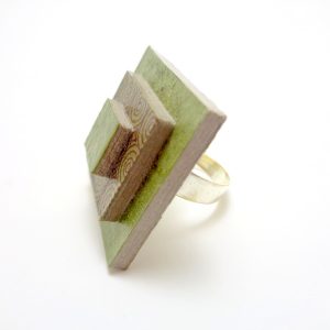 Bague carrée en carton - Vert olive/Ronds Verts – Image 3