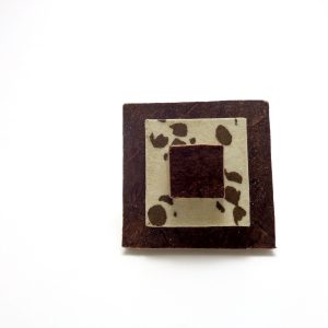 Bague carrée en carton - Marron et blanc à motifs