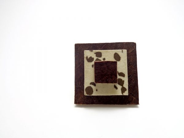 Bague carrée en carton - Marron et blanc à motifs