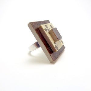 Bague carrée en carton - Marron et blanc à motifs – Image 2