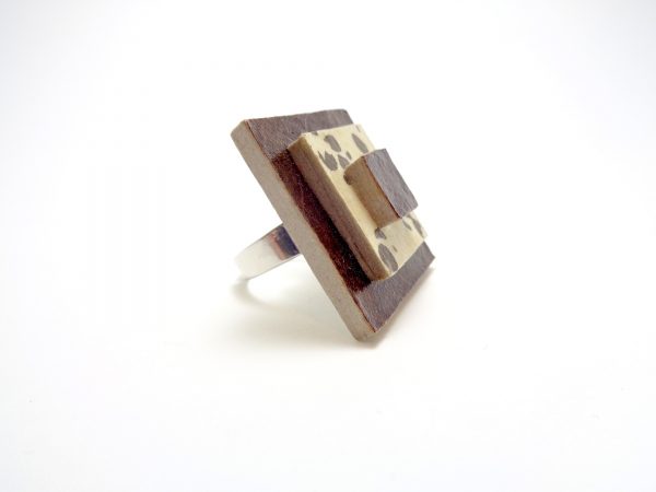 Bague carrée en carton - Marron et blanc à motifs