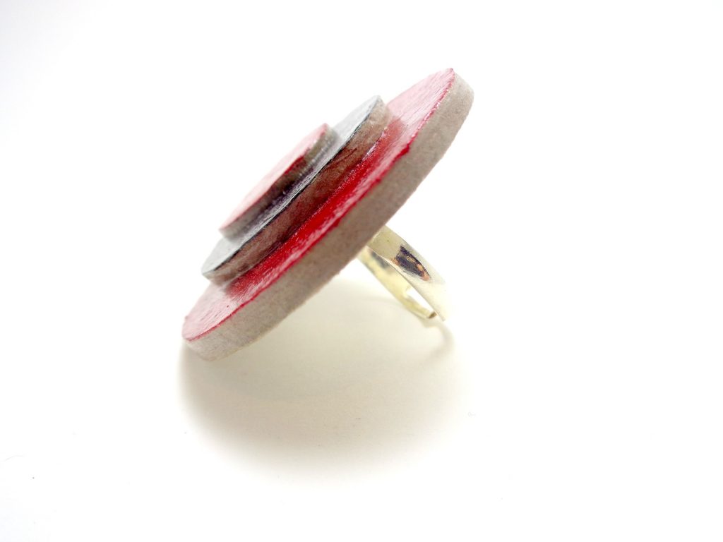 Bague ronde en carton - Rouge carmin/Noir