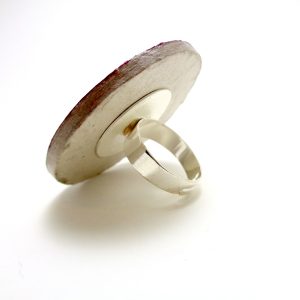 Bague ronde en carton - Bordeaux à pois blancs – Image 4