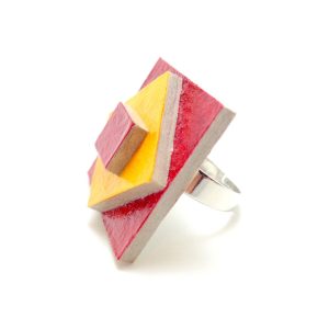Bague carrée en carton - Rouge carmin/Jaune – Image 3