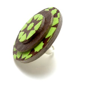 Bague ronde en carton - Vert étoilé/Marron – Image 3