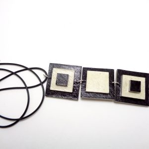 Pendentif long en carton - Noir et Blanc – Image 2