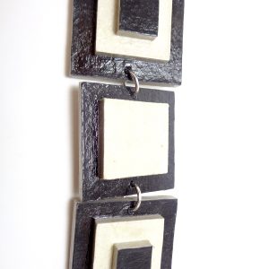 Pendentif long en carton - Noir et Blanc – Image 3