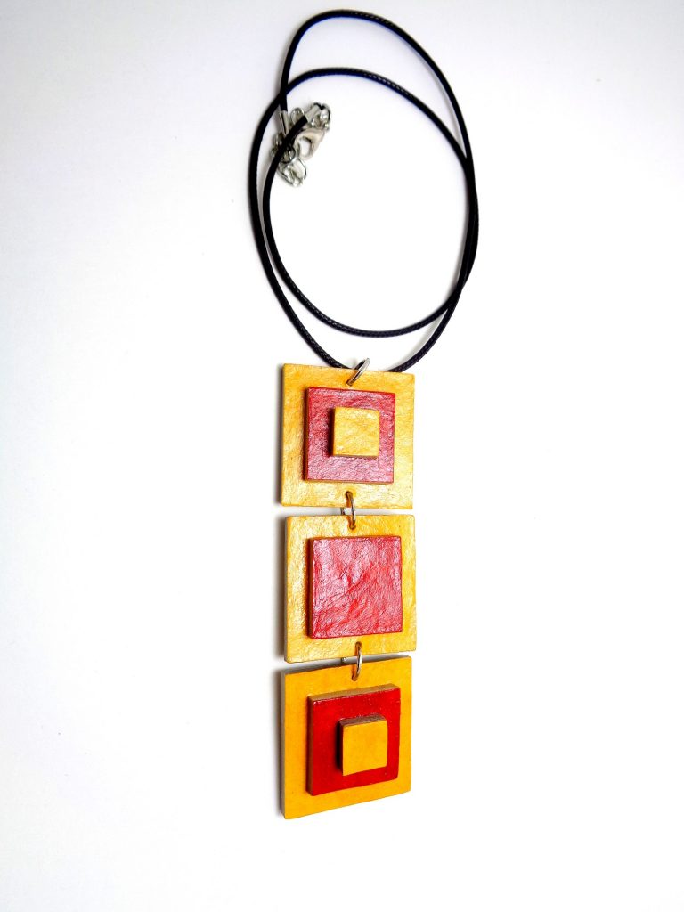 Pendentif long en carton - Jaune/Rouge