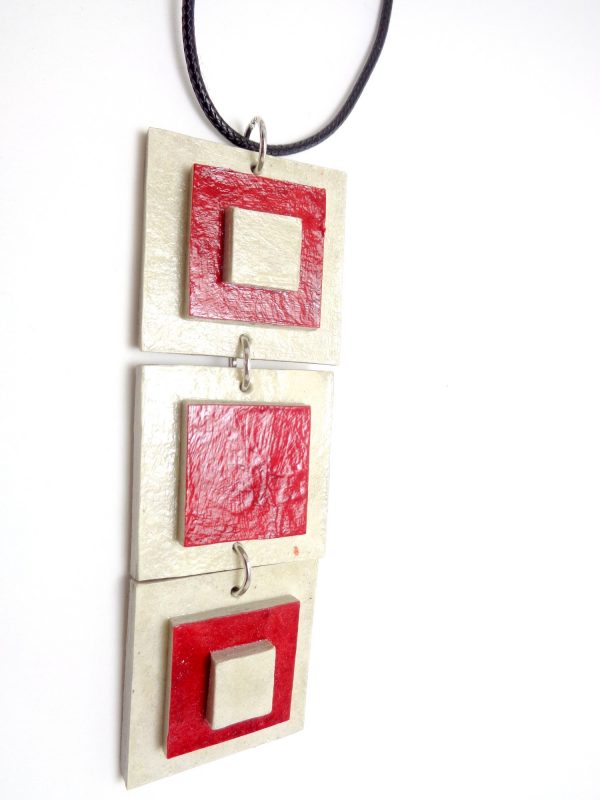 Pendentif long en carton - Blanc/Rouge carmin