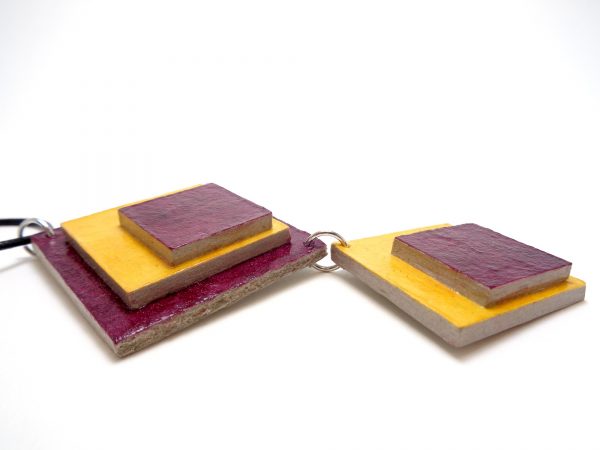 Long pendentif en carton - Bordeaux/Jaune