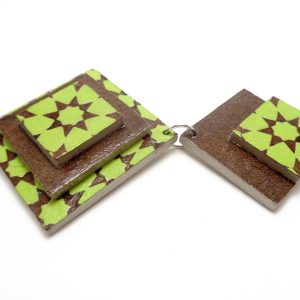 Long pendentif en carton - Vert etoilé/Marron – Image 2