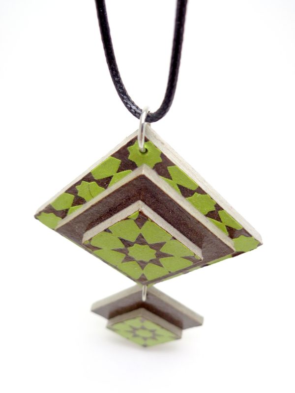 Long pendentif en carton - Vert etoilé/Marron