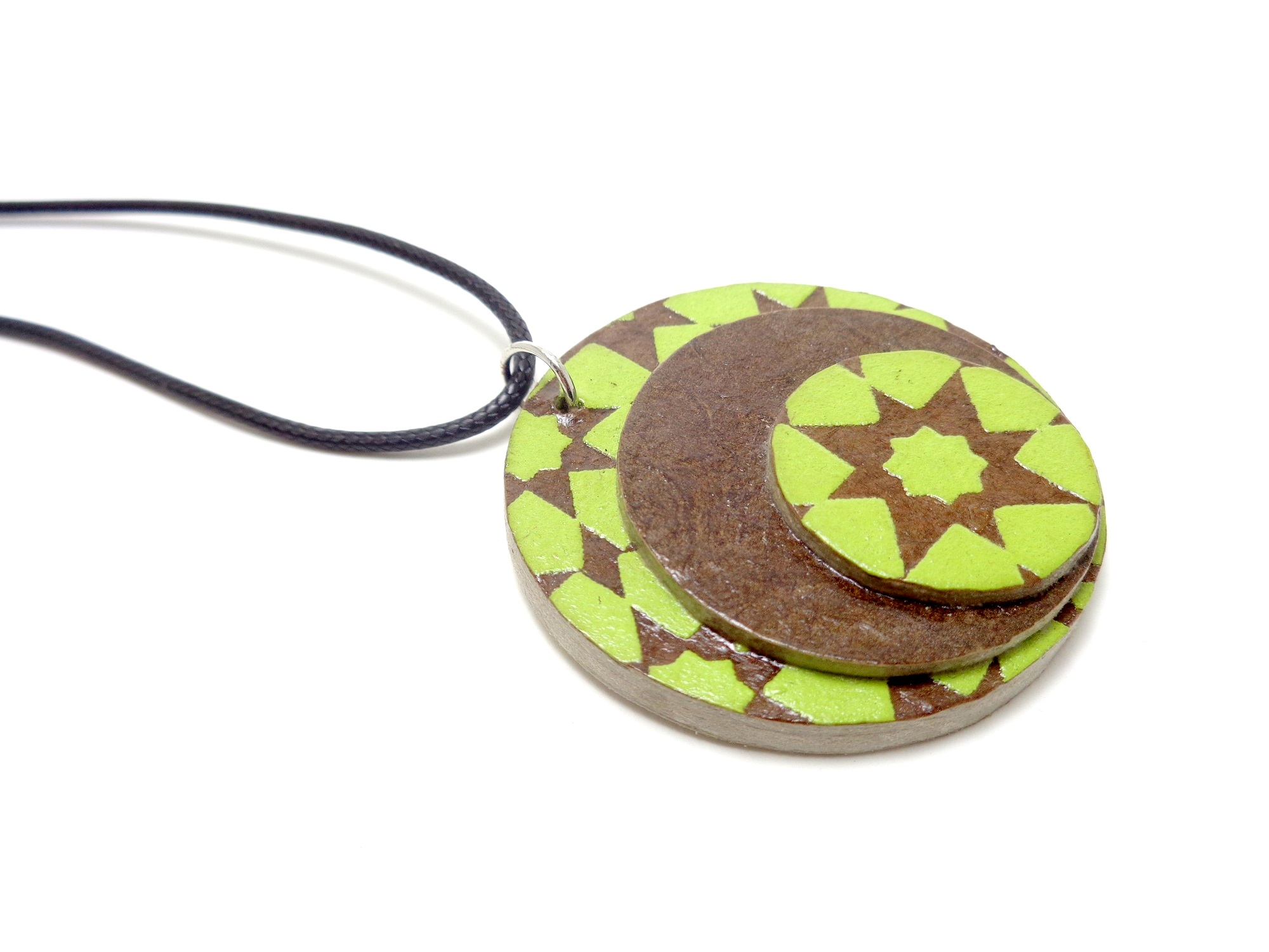 Pendentif rond en carton - Vert étoilé/Marron – Image 2