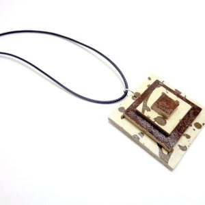 Pendentif carré en carton - Blanc à motifs/Marron – Image 2