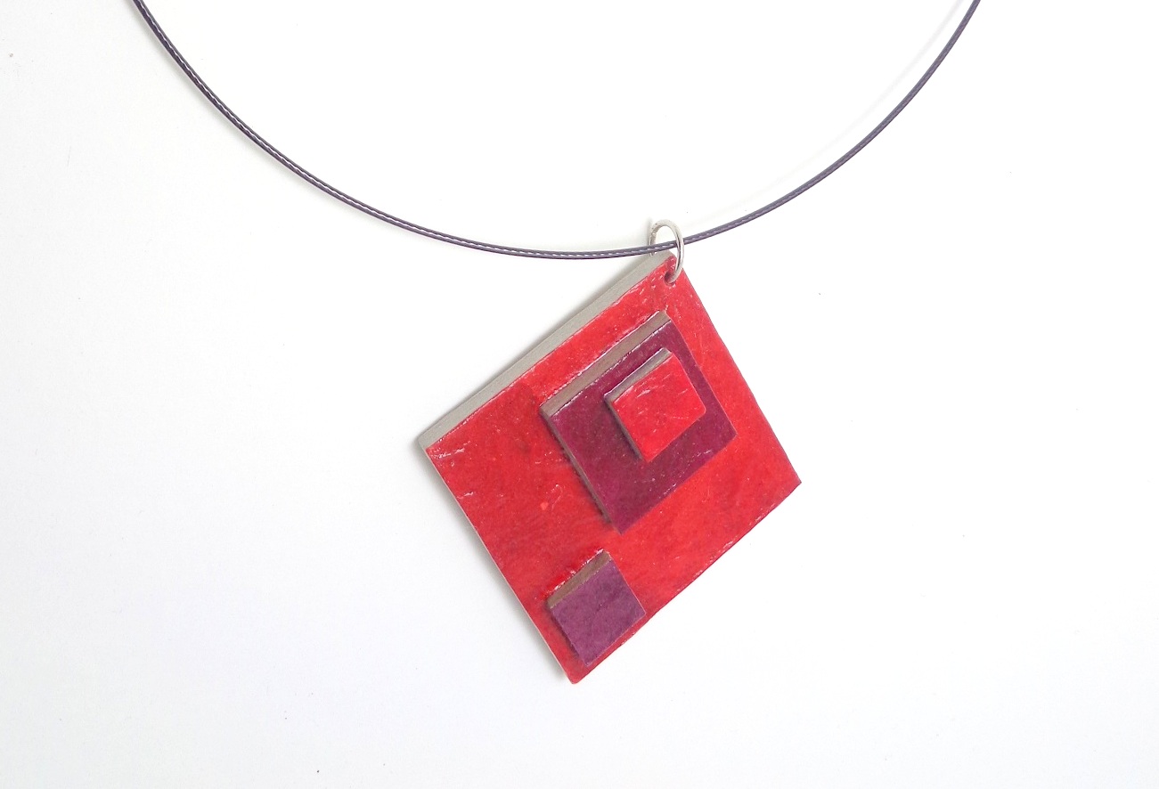 Pendentif losange en carton - Rouge carmin/Bordeaux – Image 1