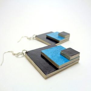 Boucles d'oreille en carton - grand losange - Noir/Bleu - Argent 925 – Image 2