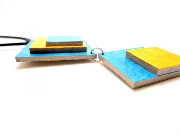 Long pendentif en carton - Bleu/Jaune