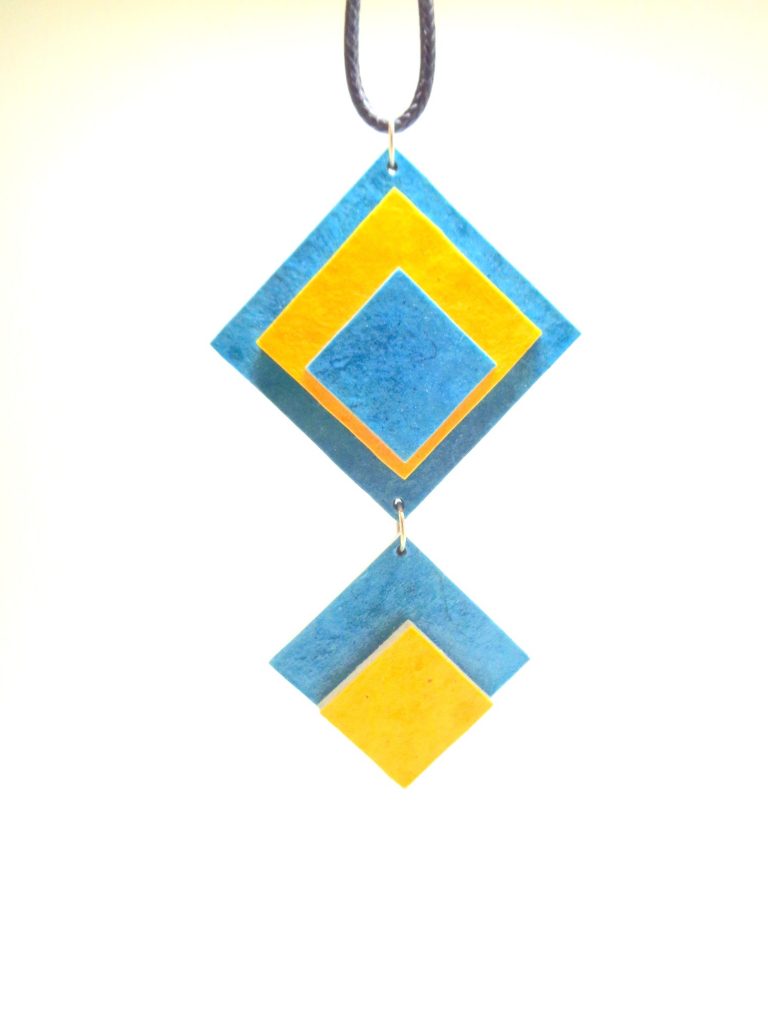 Long pendentif en carton - Bleu/Jaune