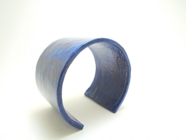 Bracelet manchette en carton - Bleu outremer