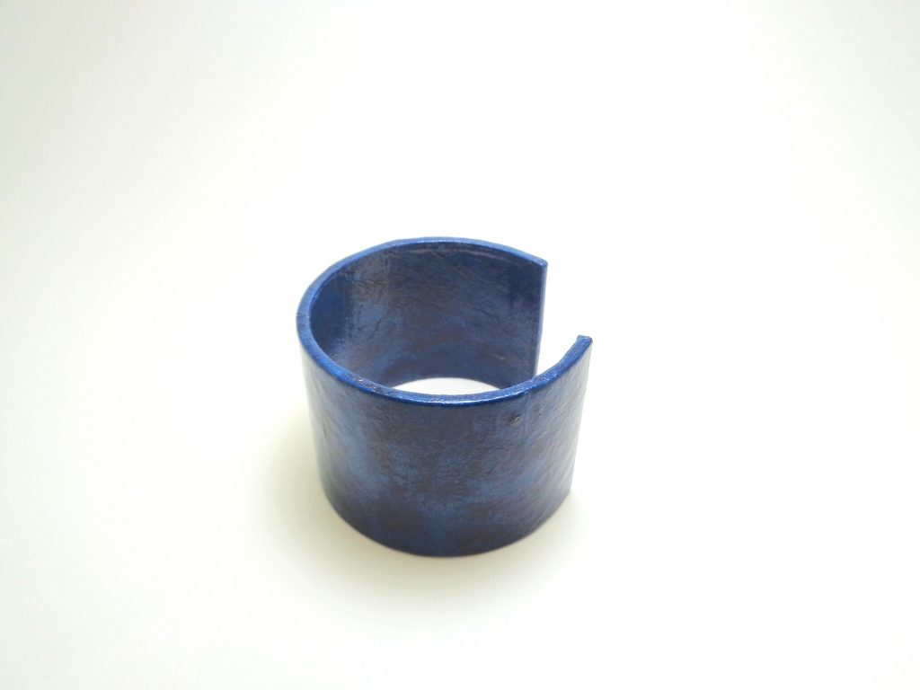 Bracelet manchette en carton - Bleu outremer