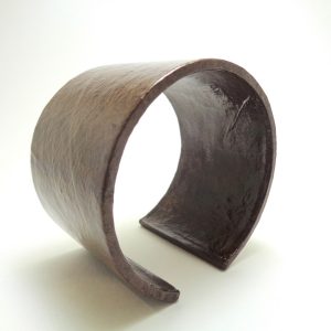 Bracelet manchette en carton - Marron – Image 3