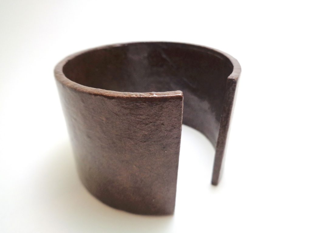 Bracelet manchette en carton - Marron