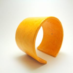 Bracelet manchette en carton - Jaune – Image 3