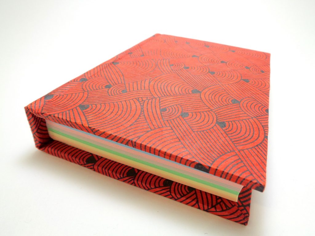 Carnet aux feuilles multi couleurs - "Rouge Nœuds" - 256 pages
