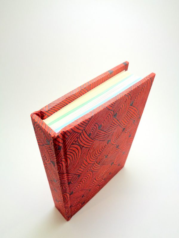 Carnet aux feuilles multi couleurs - "Rouge Nœuds" - 256 pages