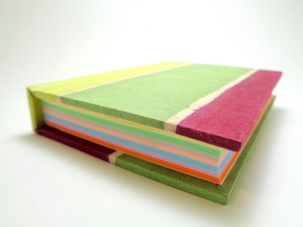 Carnet aux feuilles multi couleurs - Vert/Bordeaux - 256 pages