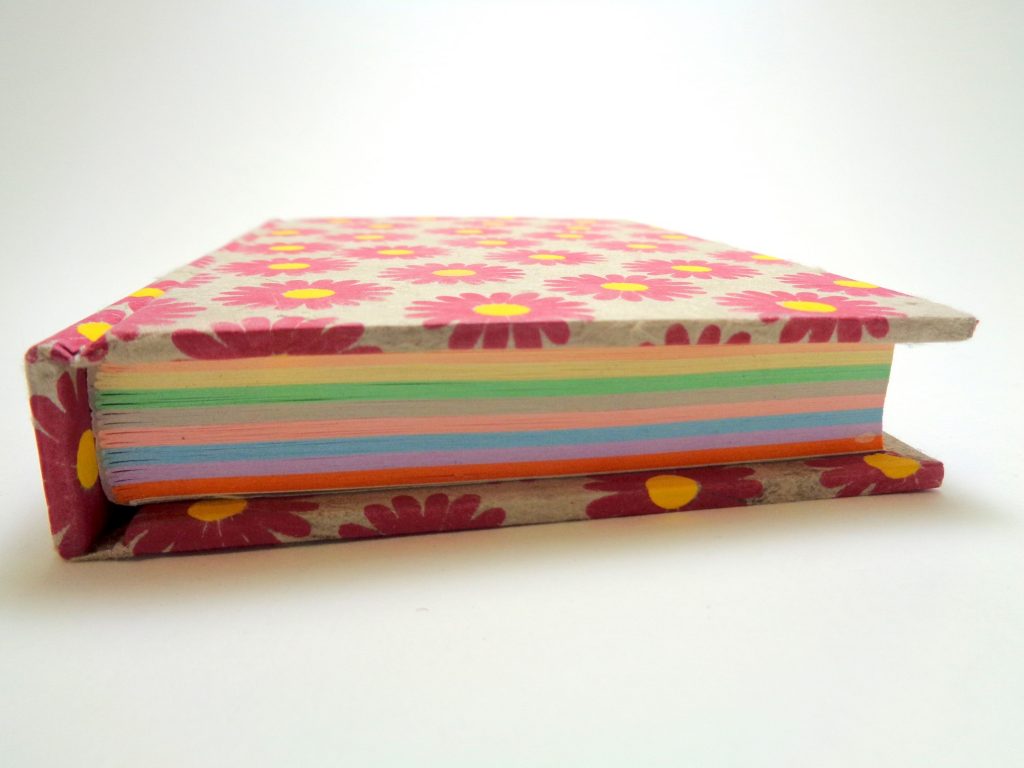 Carnet aux feuilles multi couleurs - Gris à fleurs rose - 256 pages
