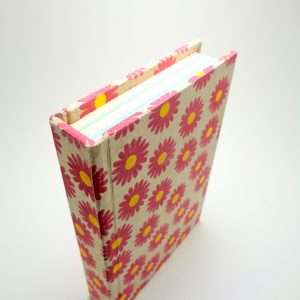 Carnet aux feuilles multi couleurs - Gris à fleurs rose - 256 pages – Image 3