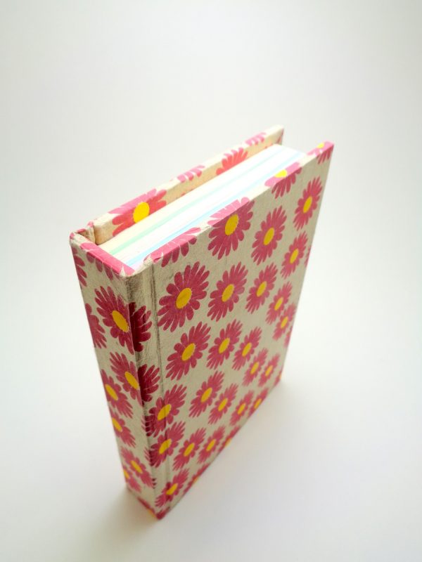 Carnet aux feuilles multi couleurs - Gris à fleurs rose - 256 pages