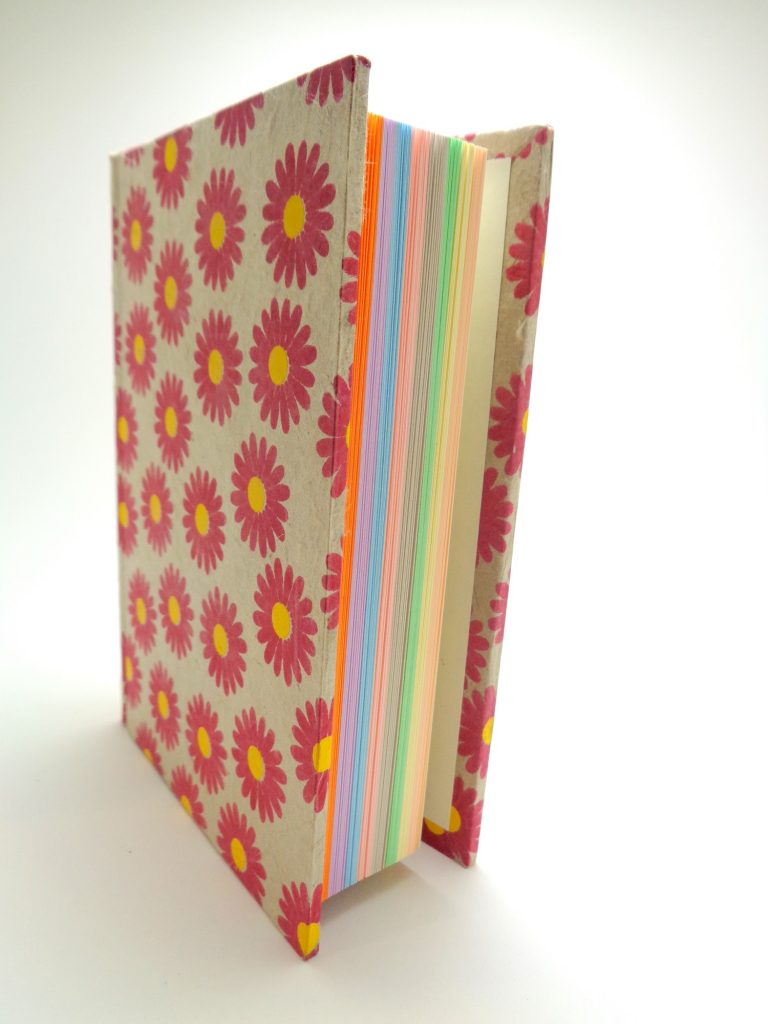 Carnet aux feuilles multi couleurs - Gris à fleurs rose - 256 pages