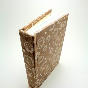 Carnet aux feuilles multi couleurs - Marron à cercles blancs - 256 pages – Image 2