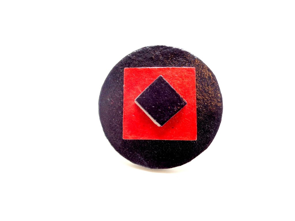 Bague ronde en carton - Noir/Rouge