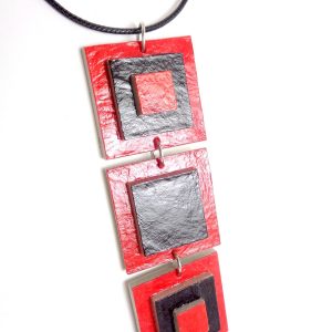 Pendentif long en carton - Rouge/Noir