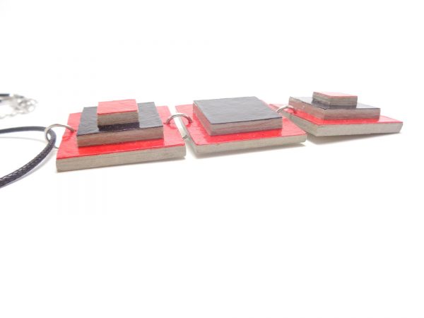 Pendentif long en carton - Rouge/Noir