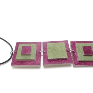 Pendentif long en carton - Bordeaux/Vert olive – Image 2