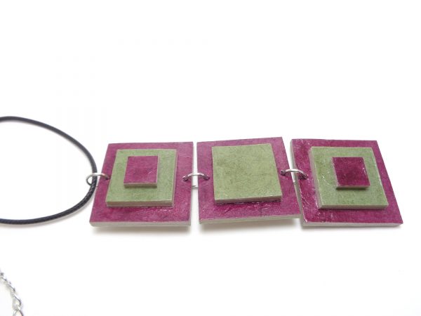 Pendentif long en carton - Bordeaux/Vert olive