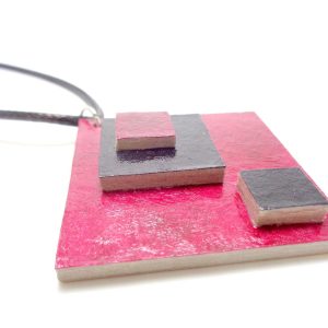 Pendentif losange en carton - Framboise/Noir – Image 2