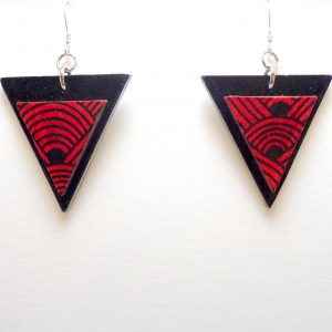 Boucles d'oreille en carton - Triangles -Noir/Rouge Nœuds - Argent 925 – Image 4