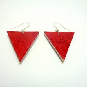 Boucles d'oreille en carton - Triangle - Rouge carmin/Gris rouge géo - Argent 925 – Image 3