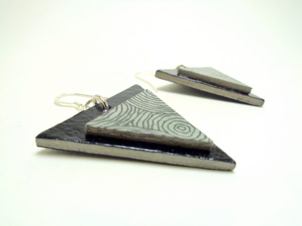 Boucles d'oreille en carton - Triangles - Noir/Gris cercles - Argent 925