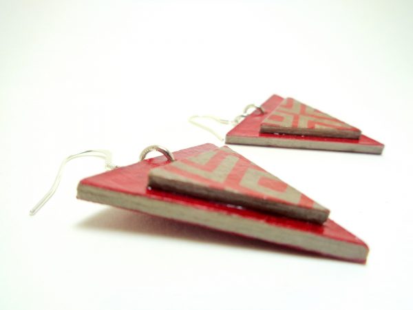 Boucles d'oreille en carton - Triangle - Rouge carmin/Gris rouge géo - Argent 925