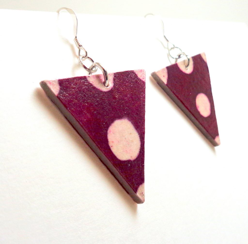 Boucles d'oreille en carton - Triangles - Bordeaux pois - Argent 925